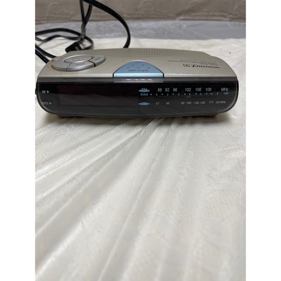 Emerson AM/FM Digital LED Clock Radio Battery Backup Silver Bedside Alarm Works! - Picture 3 of 5